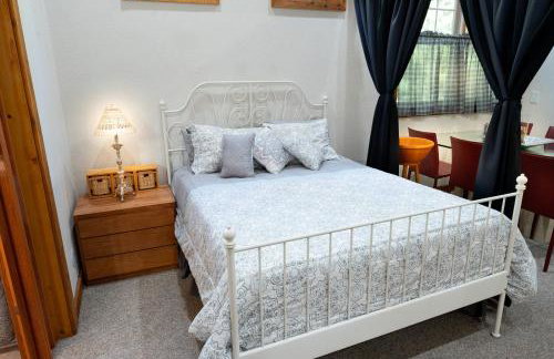 Cozy Cedar Cabin Near Silverwood Theme Park - Sleeps 5 - Quiet & Private - Foto 33