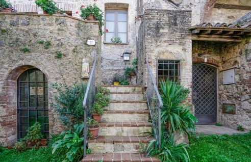 Awesome Apartment In Monticiano - Foto 9