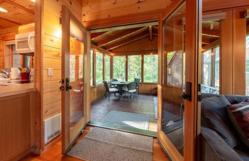 On the River Wooded Bliss Cabin near Loloma - Foto 33