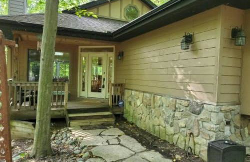 Woodshores Retreat - cozy retreat, hot tub, Lk MI - Photo 42