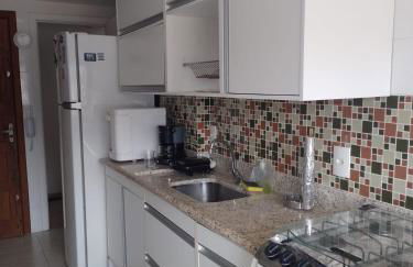 PRIME Beach e Praia do Forte a Pé e Polo Gourmet com carro no estacionamento. - Foto 9