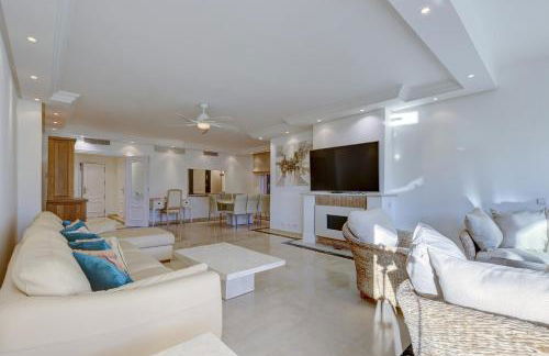 Large Ground Floor Apartment with Private Garden and Beach Access - Photo 5