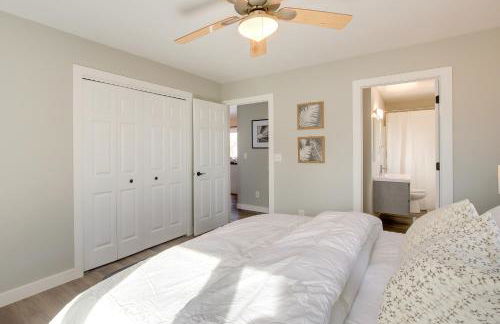 Bright Little Chute Condo with Deck and Yard! - Foto 15