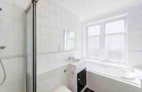 Luxury 3 bedroom, 3 bath apt by Oxford St & Soho - Foto 35