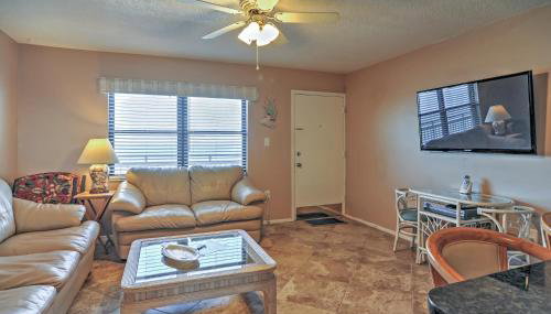 Beachfront St Petersburg Condo with Community Pool! - Foto 3