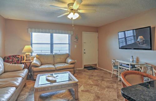 Beachfront St Petersburg Condo with Community Pool! - Foto 3