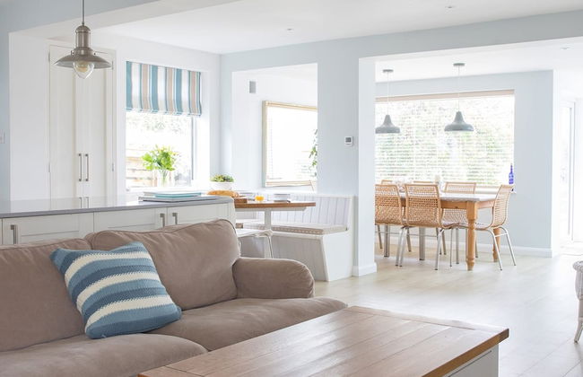 Tranquil Family Retreat 5 min to Beach Garden - Photo 5