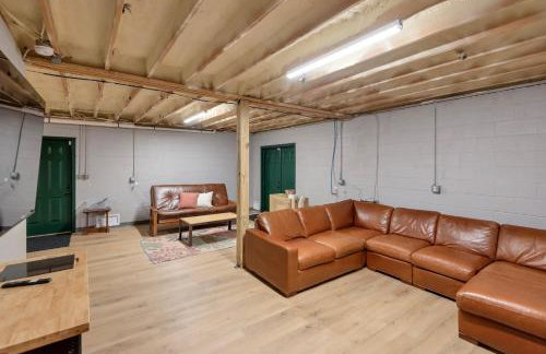 30 Mins to Boone, Fire Pit, Hot Tub, 3 porches, Dogs OK - Photo 19