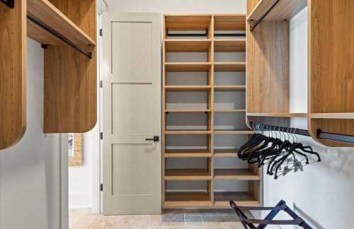 Luxe Lake Martin Home Pool Hot Tub Boat Dock - Foto 27