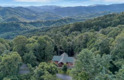 Mountain Views - Firepit - Gas Fireplace - Sleeps 15 - Foto 47