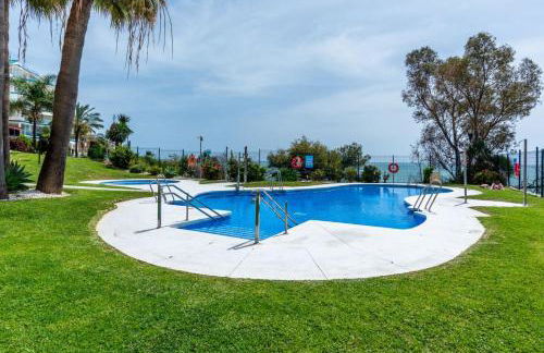 Torrequebrada beachfront apartment, Costa del Sol - Foto 2