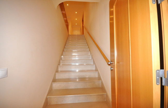 6 Bedrooms, Walking Distance to Amenities, Private Pool, Free AC and Wifi - Foto 23