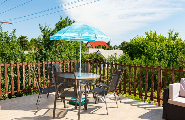 5 bedroom House in Siófok with private pool and garden - Photo 23