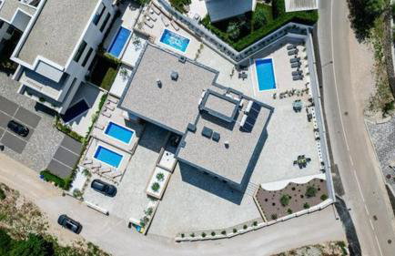 Modern 3BR Apartment with Private Pool, Sea View & Garage - Foto 6