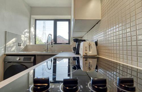 Modern 1BR Apt Netflix, Parking, M6 Access - Foto 12