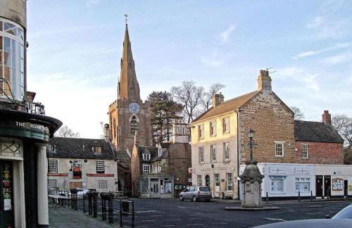 Cybil's Retreat - Renovated 2 bedroom house with enclosed garden - Photo 28