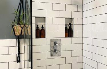 The Harborne Home opposite QE hospital & Birmingham university - Photo 21