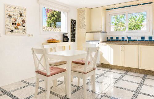 Villa with private pool & outdoor kitchen - Photo 20