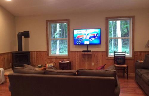 Cozy Three-Bedroom Cabin Near The Salmon River in Altmar, New York - Foto 7