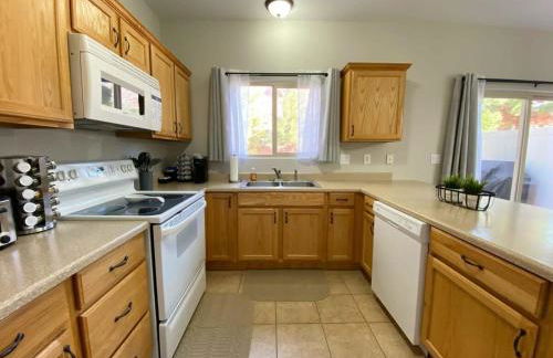 Family Friendly Townhome in Kanab Pool & Hot Tub - Foto 17