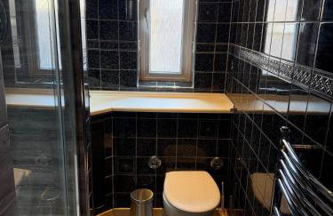 Entire 2 Bed House in London Area - Parking - Sleeps 5 - Foto 6