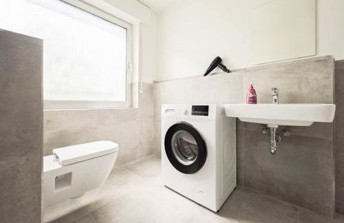 Tolstov Apartments - 3 Room Apartment - Balcony - Kitchen - Washing machine - next to Cologne - Foto 13