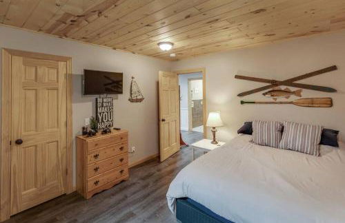 Cozy Home, Hot Tub, Dock, Kayaks, Swimming & More! - Photo 26