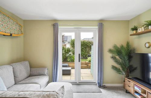 Stylish Home with Private Parking & Garden - Foto 11