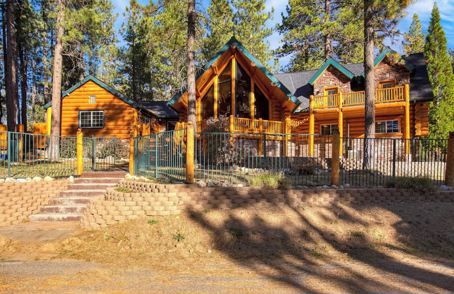 Pinetree Place by Avantstay Group Cabin w/ Hot Tub Minutes to the Lake - Photo 77