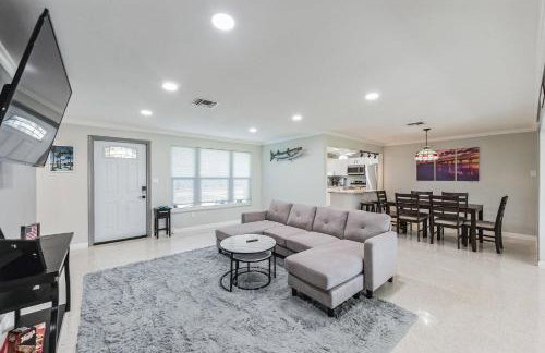 Riverside Retreat: Deck Bar, FirePit, Boat Parking - Foto 3