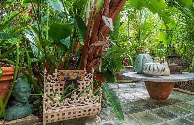 The Secret Garden - The Cottage Near Beach, Shops, Restaurants, Pet Friendly, Close to Lucerne Ave! - Foto 36