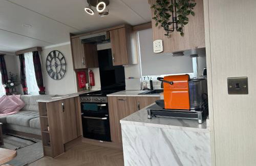 Deluxe 3 bedroom caravan in Haven's Seton Sands Holiday Village,Wifi - Foto 15