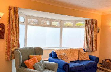 Three Bedroom Bungalow ideal for families or contractors Highbridge - Photo 3