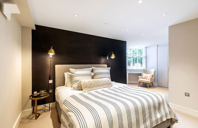 Pepys House: A Modern Touch of History - Photo 19