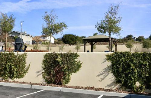 Emerald Oasis Cozy Living with Pet Park - Foto 11