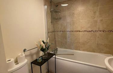 Large Apartments next to East Midlands Airport with Free Gated Parking! - Photo 57