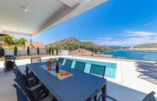 Familiy Villa Navis with heated pool - Photo 25