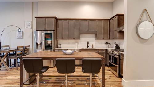 Large 3 bedroom 3 and a half Bath Downtown Condo - Foto 2