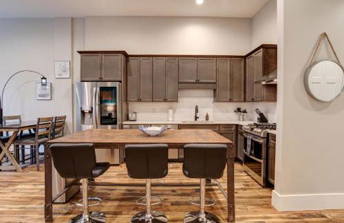 Large 3 bedroom 3 and a half Bath Downtown Condo - Foto 2