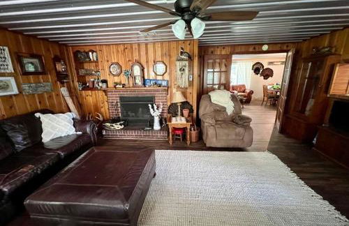 Quiet Farmhouse IN THE COUNTRY close to major theme parks - Photo 21