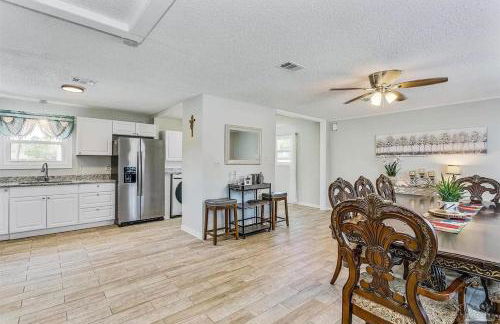 Very Private 3 Bed Home with HEATED Pool Palms and Big Fenced Yard - Foto 17