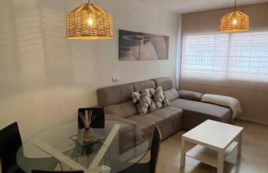 A 5 min Estación de Tren- Patio-Parking y Playa - Foto 9