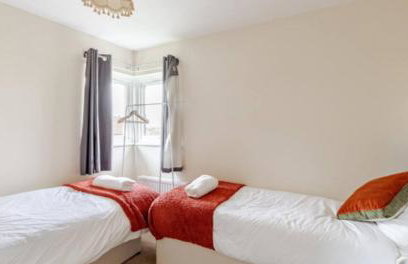 Cosy House- Sleeps 7 Centrally Located Free Parking, Fast WIFI Smart Tv with Sky and Netflix Business Travellers Relocators Leisure Welcome - Foto 5