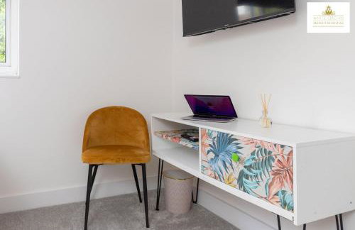 Contractors 3 Bed 2Bath House Free Off Street Parking for 2 Cars WiFi Stevenage Self Catering Sleeps 5 Guests By White Orchid Property Relocation - Foto 18