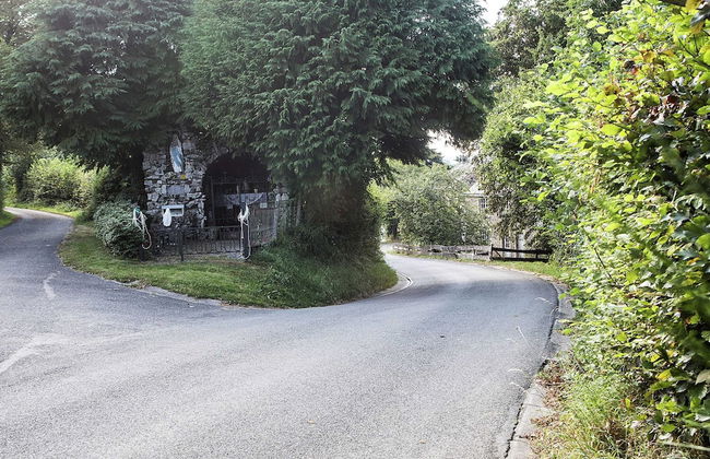 Well Kept House with Fireplace near Forest - Foto 28