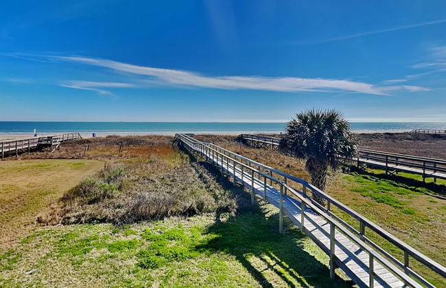 Lighthouse By the Sea - Photo 36