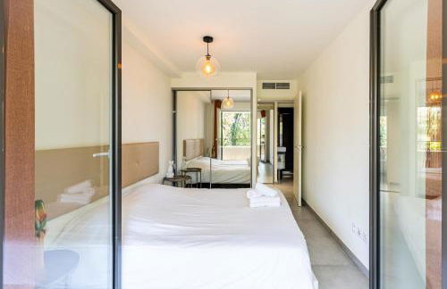 Appartement climatisé les pieds dans l'eau pour 6 personnes avec 1 suite parentale, 1 chambre double et 1 mini chambre Piscine sur le toit clim garage - Foto 27