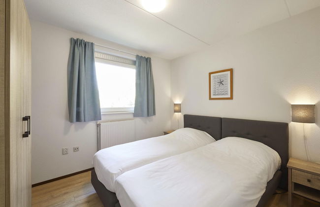 Cozy Beachside Retreat With Fireplace - Photo 4