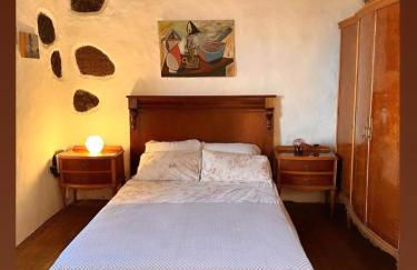 Casa Poesía de El Hierro - Poetry House of El Hierro, situated in the center of El Pinar - Foto 1