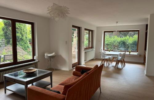 Haus Boom in Dreieich, sehr ruhig gelegen, Nähe Frankfurt City und Messe, Frankfurt Flughafen, Golf Club - Foto 1